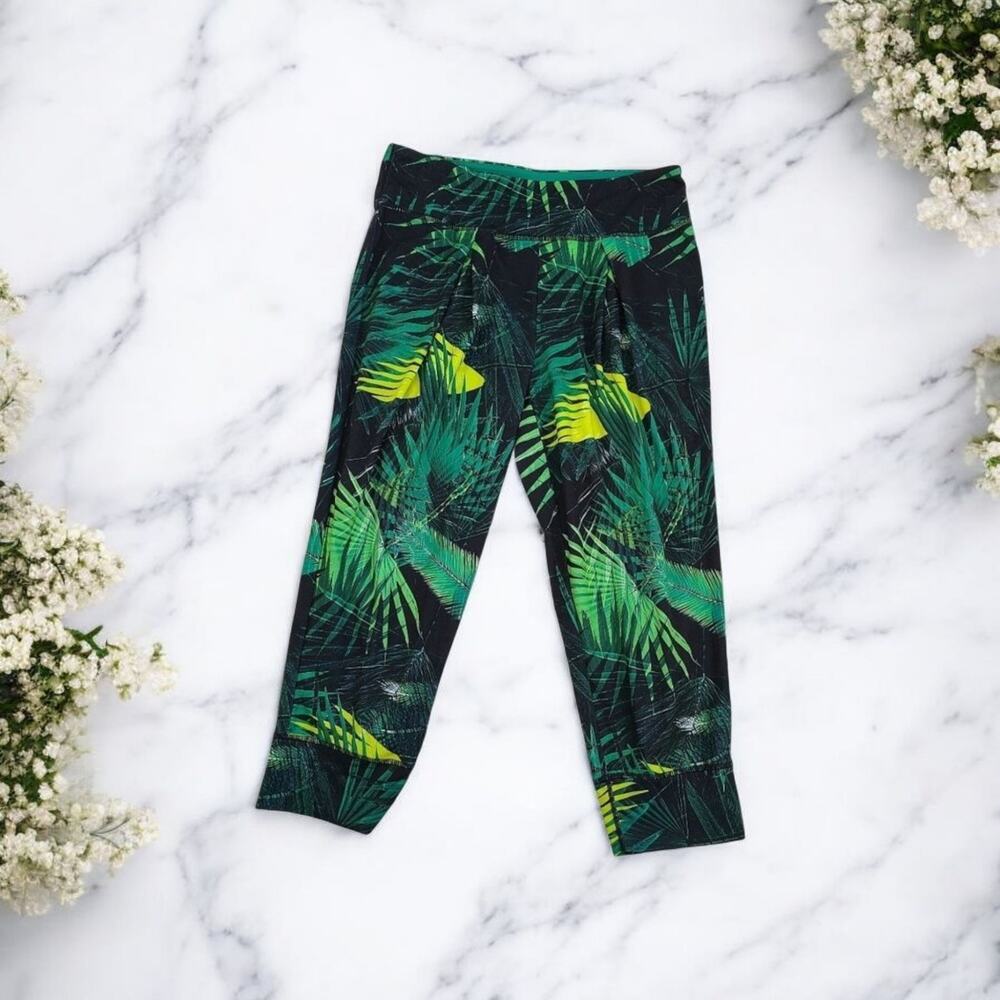 Fabletics Green Forest Floral Print Capri Workout Leggings Women's Small